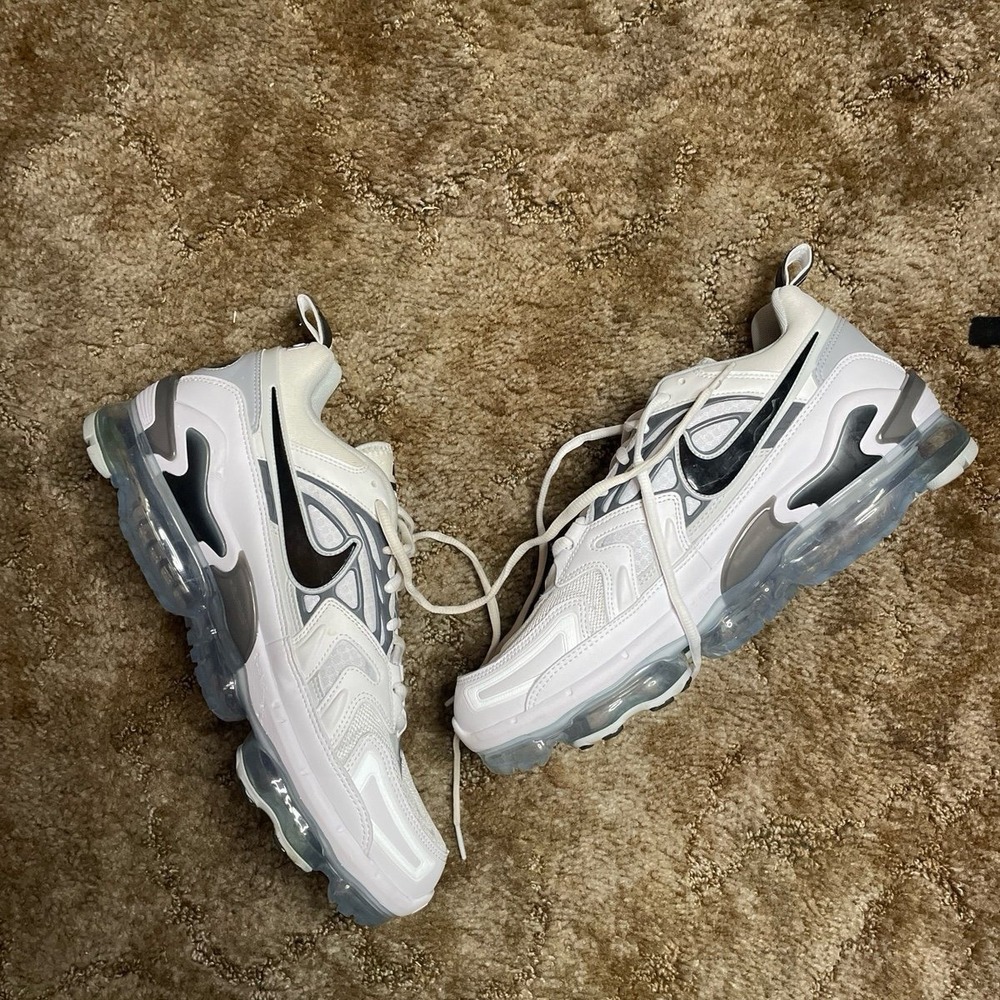 Nike Men's Air VaporMax EVO Running Sneakers Size 12‎